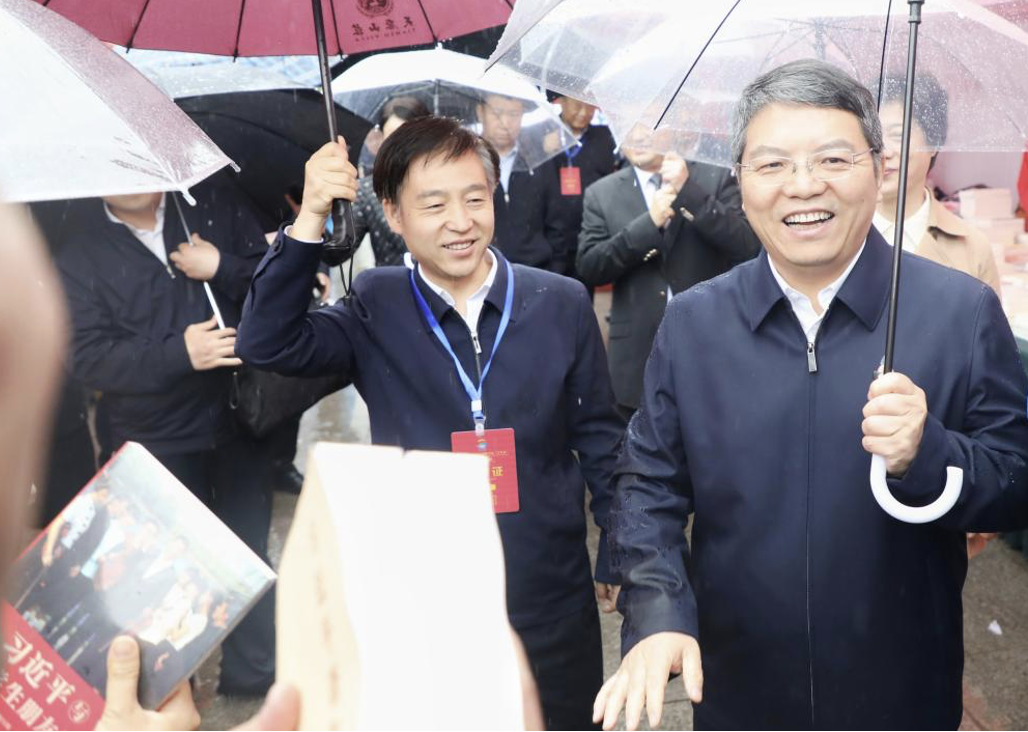 正在上传... 1ad1d7f30039128beb4c39bd6c36bc3a.png